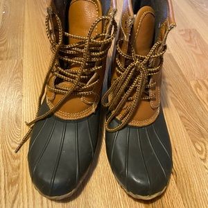 Duck boots